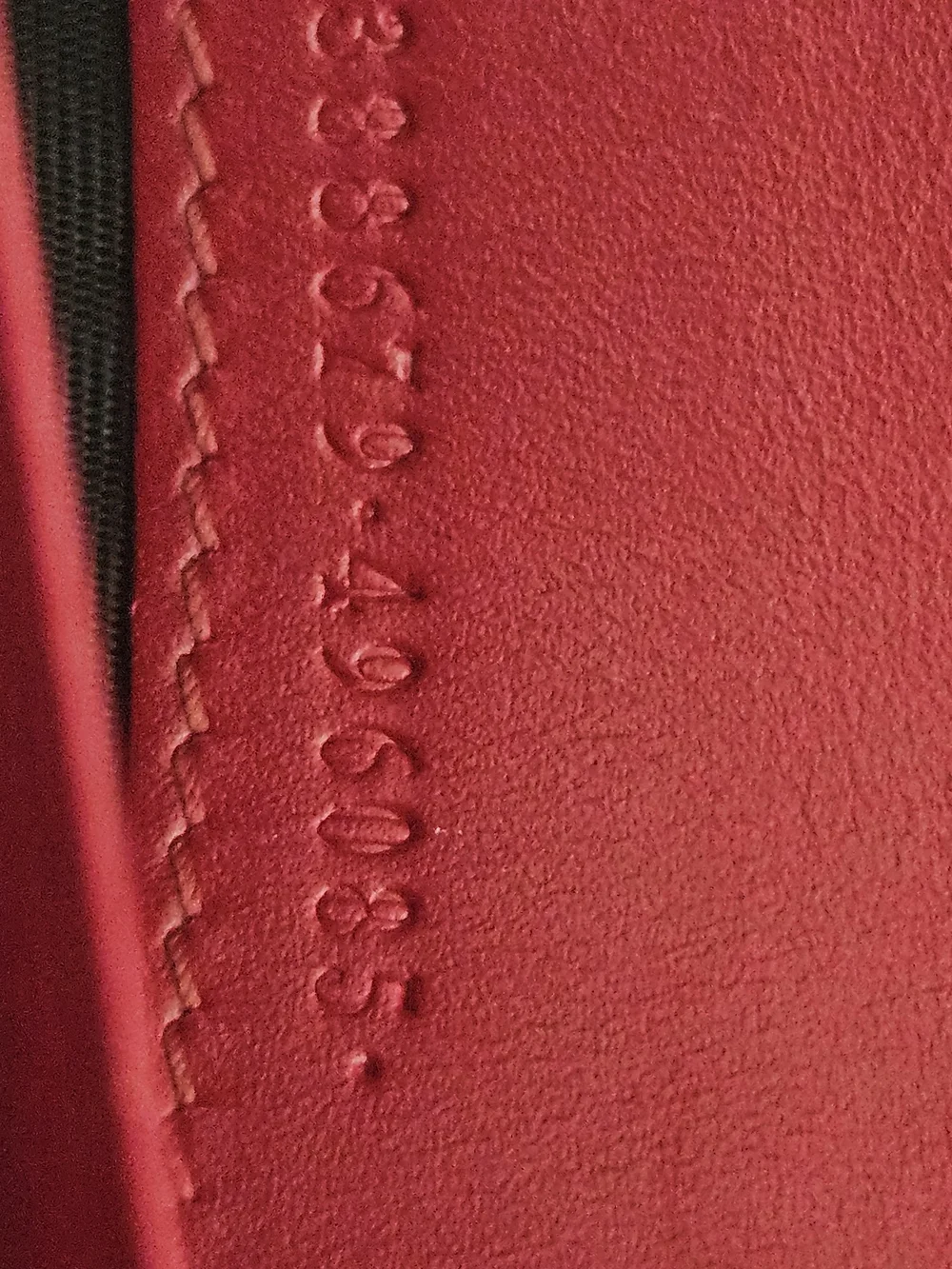 Embossed Interlocking Logo Red Wallet With COA - Picture 7 of 13